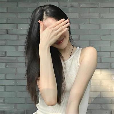 男孩在唱歌